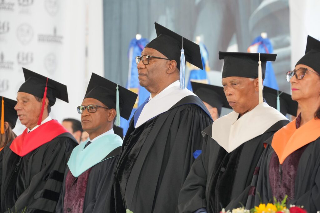 UASD gradúa a 1,689 nuevos profesionales en la región Norte - Noticias de hoy en República Dominicana | De Último Minuto