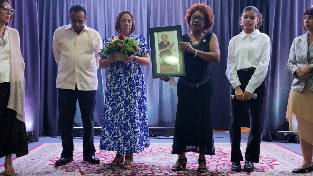 Fundación Arte y Cultura Raíces realiza galardón “Abad”, para reconocer a mujeres destacadas - Noticias de hoy en República Dominicana | De Último Minuto