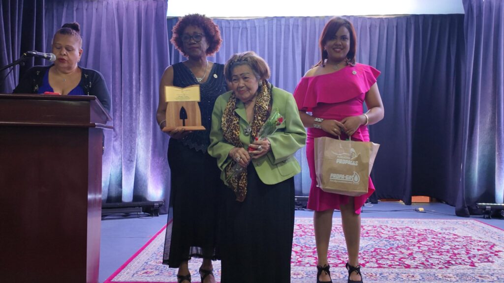 Fundación Arte y Cultura Raíces realiza galardón “Abad”, para reconocer a mujeres destacadas - Noticias de hoy en República Dominicana | De Último Minuto