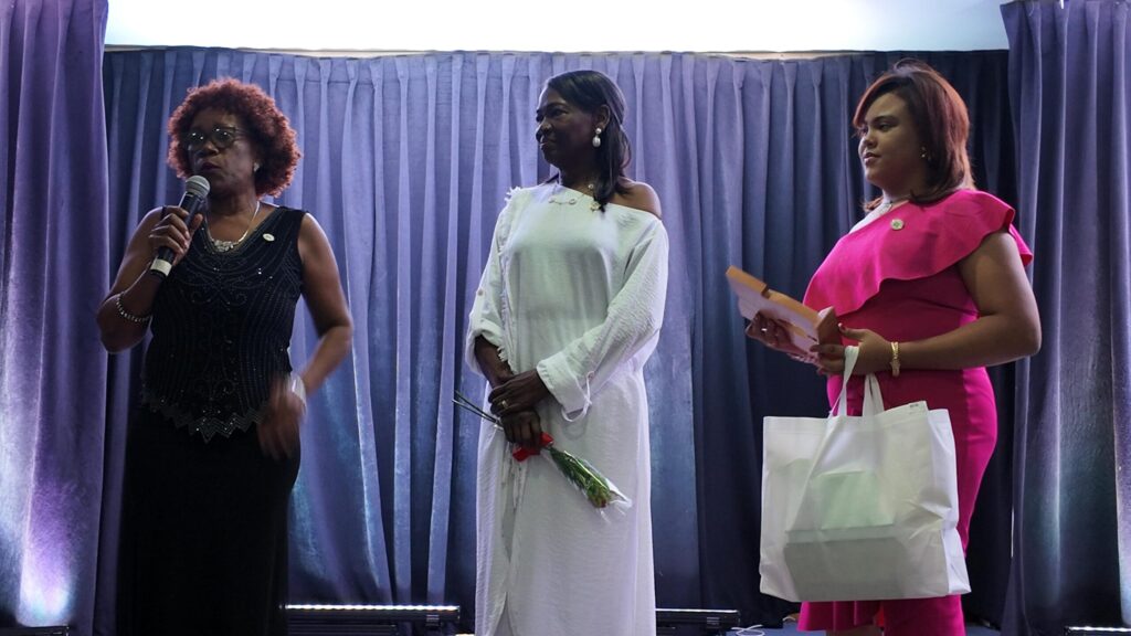 Fundación Arte y Cultura Raíces realiza galardón “Abad”, para reconocer a mujeres destacadas - Noticias de hoy en República Dominicana | De Último Minuto