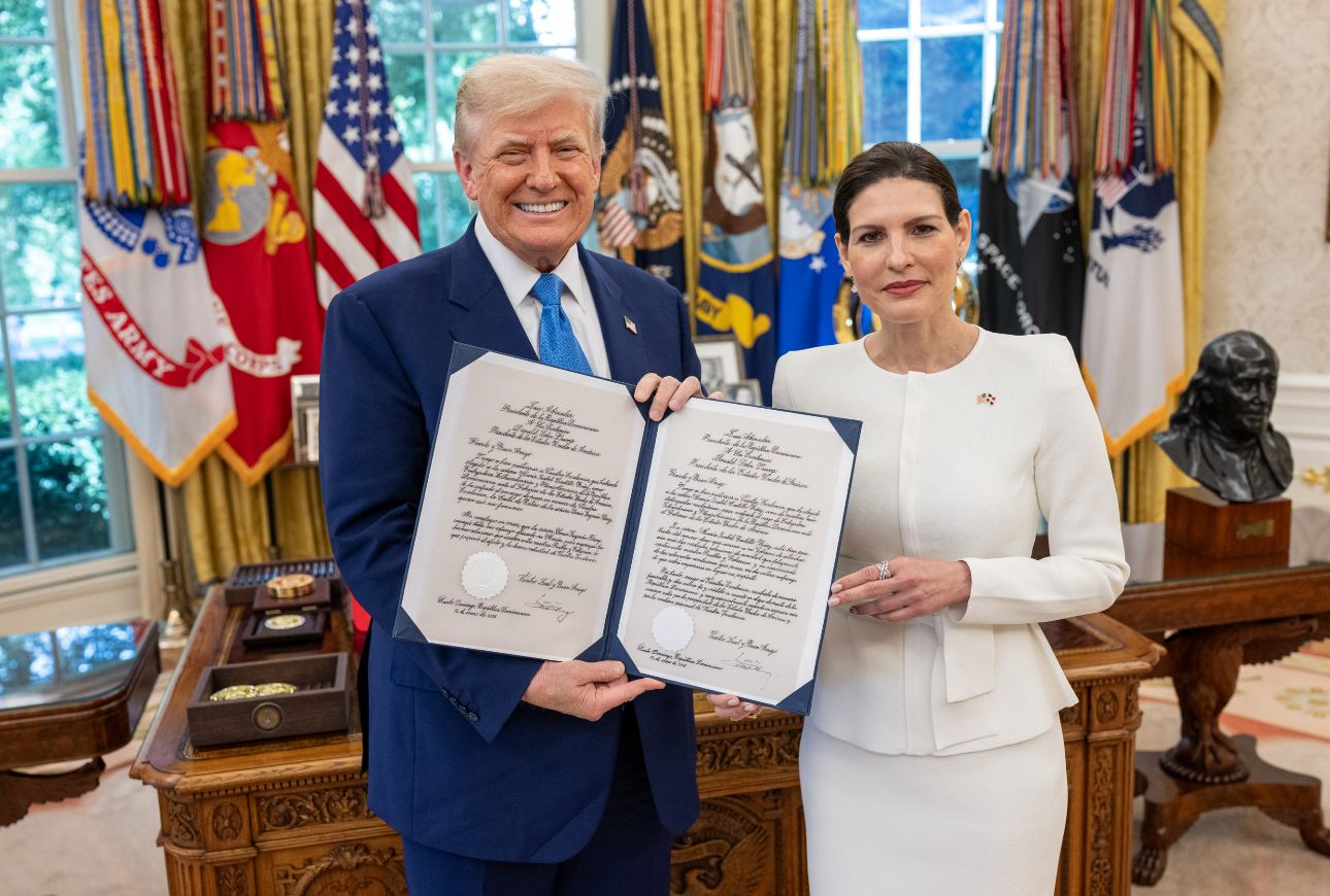Embajadora dominicana presenta cartas credenciales al presidente Donald Trump - Noticias de hoy en República Dominicana | De Último Minuto