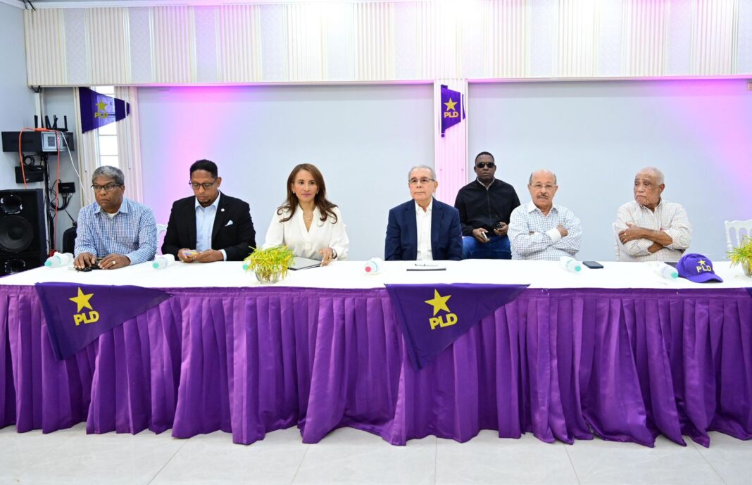 Danilo encabeza encuentro con dirigencia del PLD en Barahona
