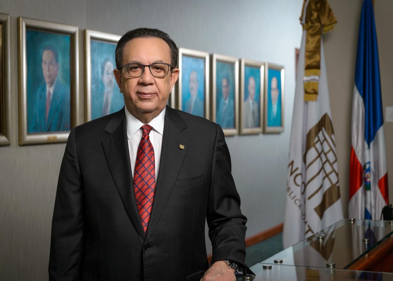 Héctor Valdez Albizu, Gobernador del Banco Central.