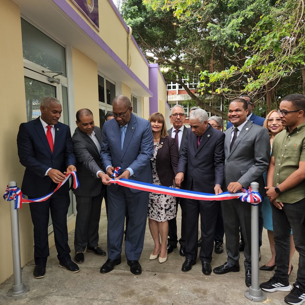 Tras 10 años cerrado, UASD reinaugura edificio de Escuela de Idiomas