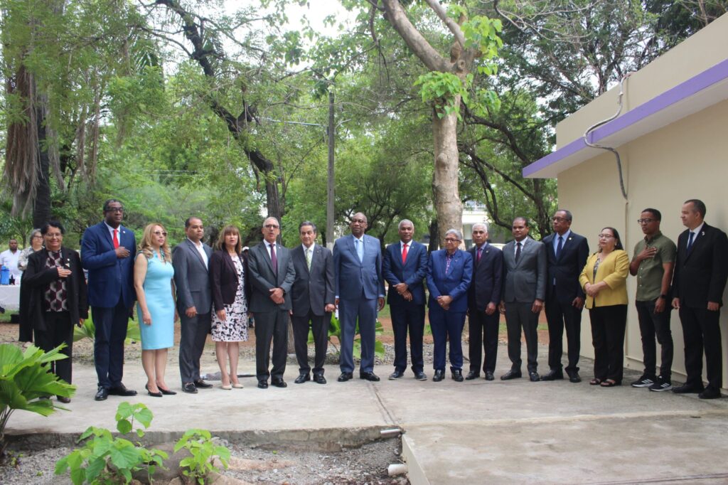 Tras 10 años cerrado, UASD reinaugura edificio de Escuela de Idiomas - Noticias de hoy en República Dominicana | De Último Minuto