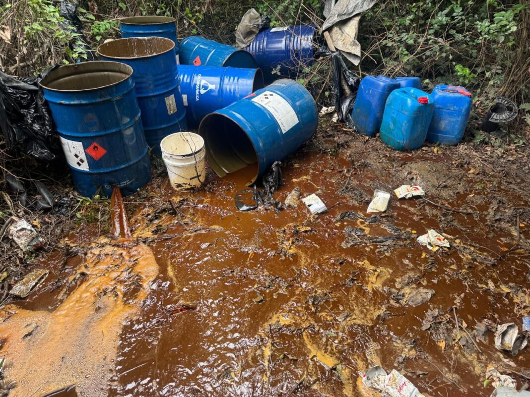 Laboratorio de bebidas alcohólicas adulteradas en Monte Plata.