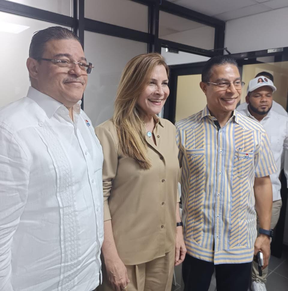 Francisco Camacho se suma al proyecto presidencial Carolina Mejía 28