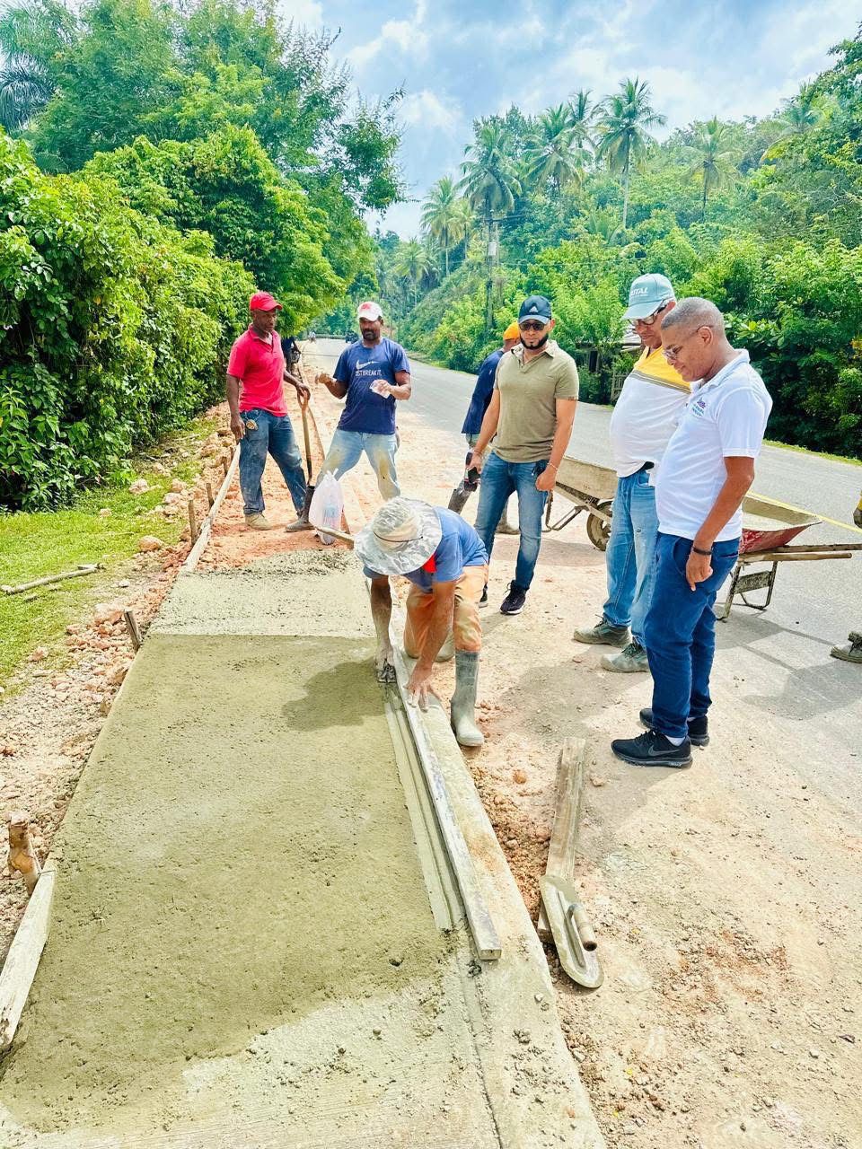 Construcción de Aceras y Contenes en el Distrito Municipal el Limón