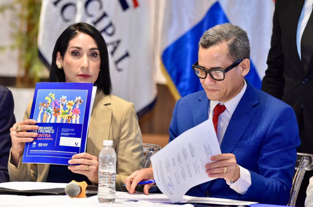 Firman convenio para erradicar el trabajo infantil desde los gobiernos locales - Noticias de hoy en República Dominicana | De Último Minuto