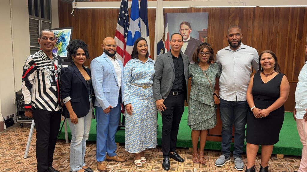 Artistas dominicanos presentan en Puerto Rico la “Expo Colectiva: Confluencia Caribeña” - Noticias de hoy en República Dominicana | De Último Minuto