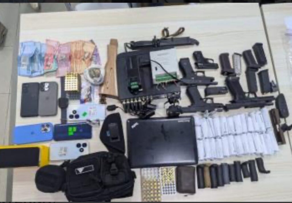 Policía apresa en Salcedo a miembro de presunta red criminal que trafica armas desde EEUU a RD | 2 | Policía apresa en Salcedo a miembro de presunta red criminal que trafica armas desde EEUU a RD - Noticias de hoy en República Dominicana | De Último Minuto