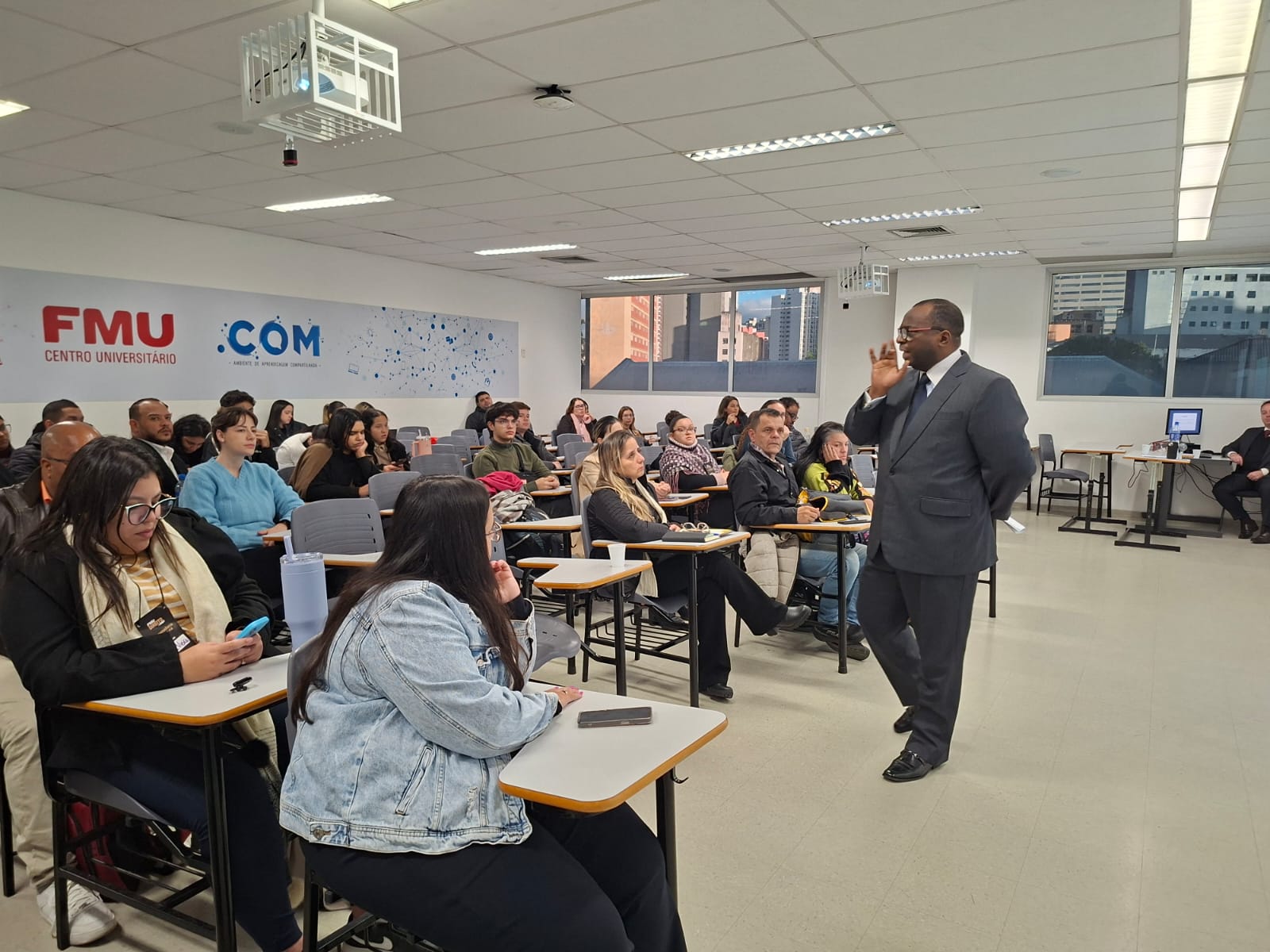 Jurista dominicano brilla en conferencia internacional de derecho en Brasil