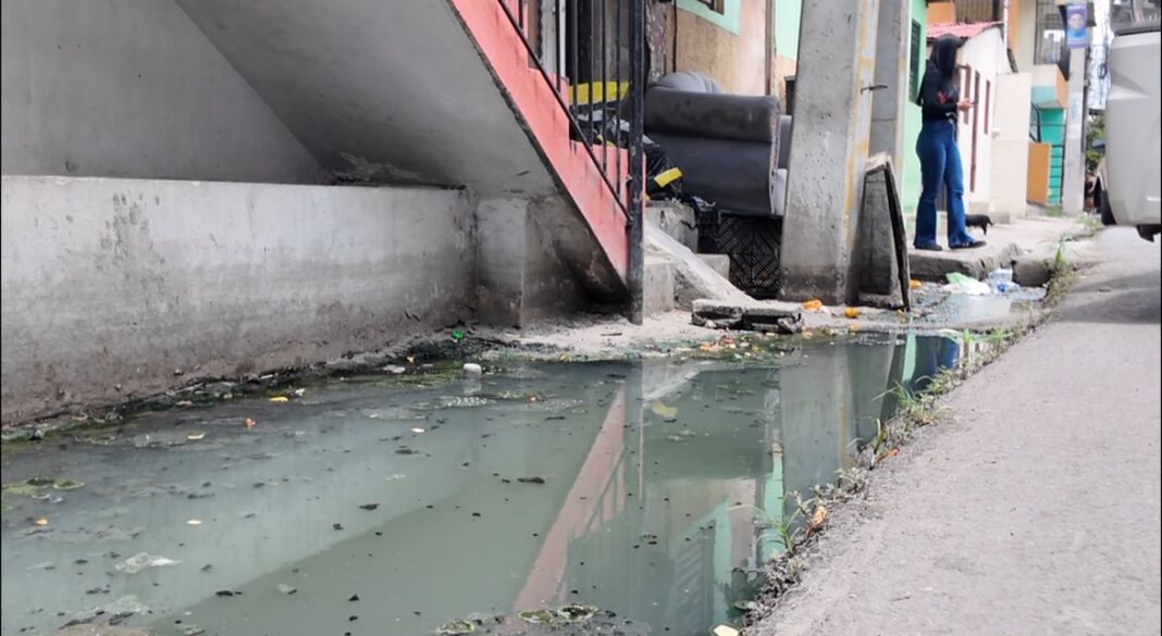 Residentes de Villa Federico exigen solución al colapsado sistema de drenaje