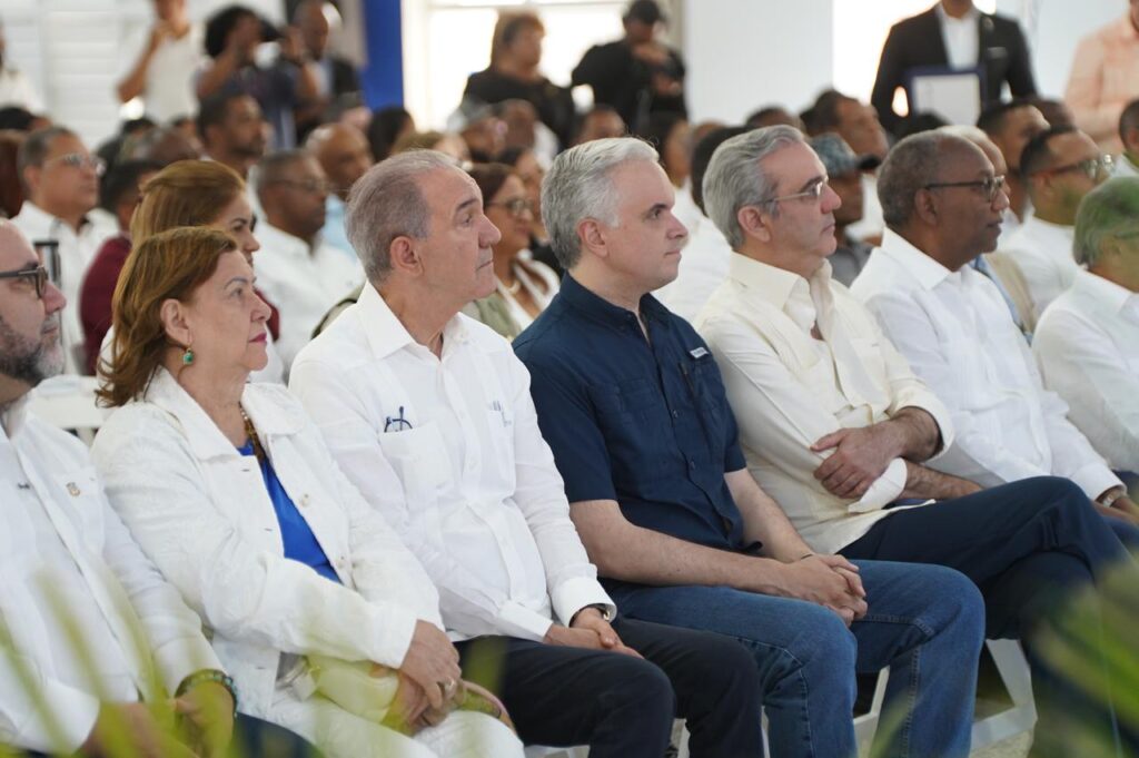 Gobierno entrega dos centros educativos en Constanza que beneficiarán a más de 2 mil estudiantes | 2 | Gobierno entrega dos centros educativos en Constanza que beneficiarán a más de 2 mil estudiantes - Noticias de hoy en República Dominicana | De Último Minuto