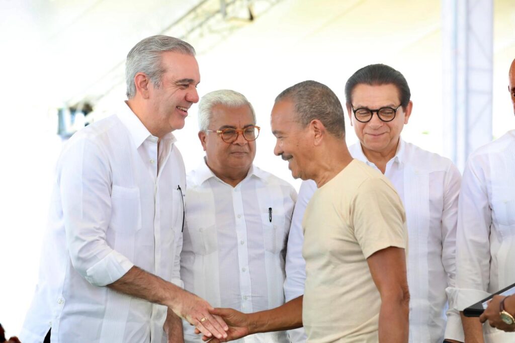 Abinader entrega 537 títulos de propiedad en Santiago | 5 | Abinader entrega 537 títulos de propiedad en Santiago - Noticias de hoy en República Dominicana | De Último Minuto