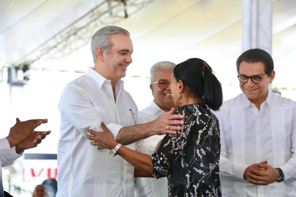 Abinader entrega 537 títulos de propiedad en Santiago | 6 | Abinader entrega 537 títulos de propiedad en Santiago - Noticias de hoy en República Dominicana | De Último Minuto