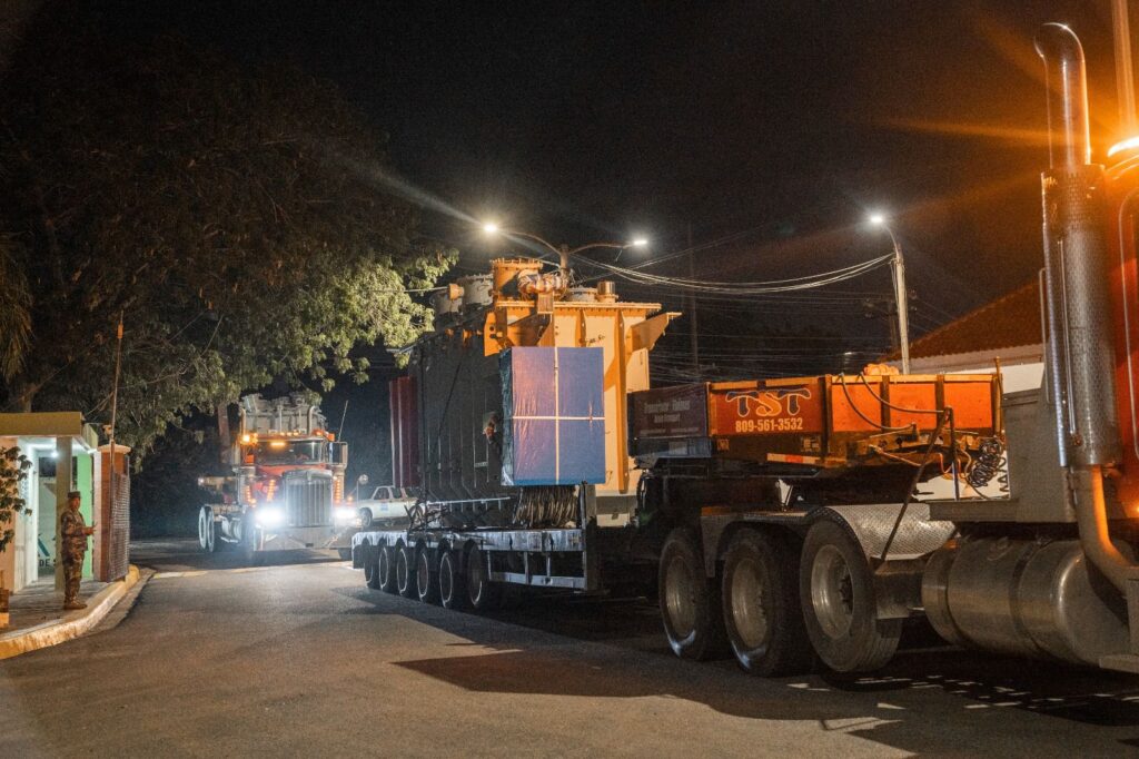 Edesur inicia traslado de diez nuevos transformadores para construcción y repotenciación de subestaciones eléctricas | 2 | Edesur inicia traslado de diez nuevos transformadores para construcción y repotenciación de subestaciones eléctricas - Noticias de hoy en República Dominicana | De Último Minuto