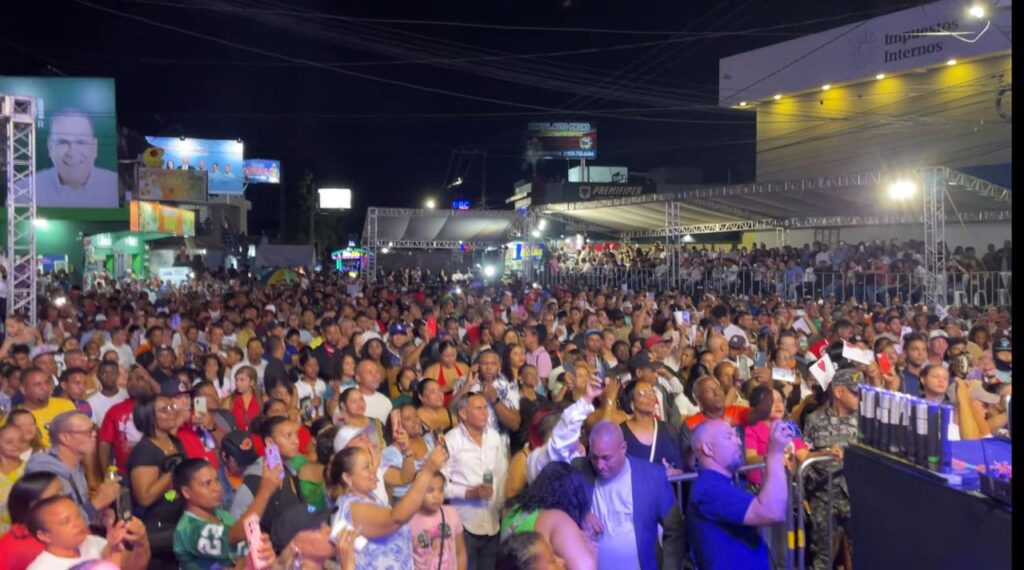 “Una noche para la historia”: El Torito hace vibrar a Bonao con su concierto “Gracias Dominicano” | 2 | “Una noche para la historia”: El Torito hace vibrar a Bonao con su concierto “Gracias Dominicano” - Noticias de hoy en República Dominicana | De Último Minuto