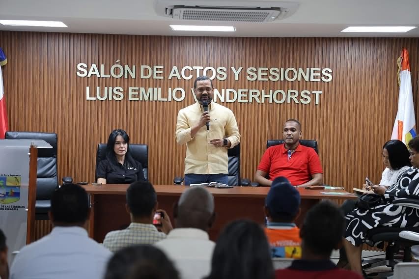 Alcaldía de Las Terrenas y Laka Group presentan propuestas para la protección sostenible de las costas