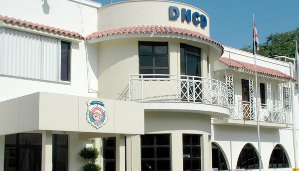 DNCD apresa dos personas e interviene centro venta de drogas en el sector Villa Francisca, DN