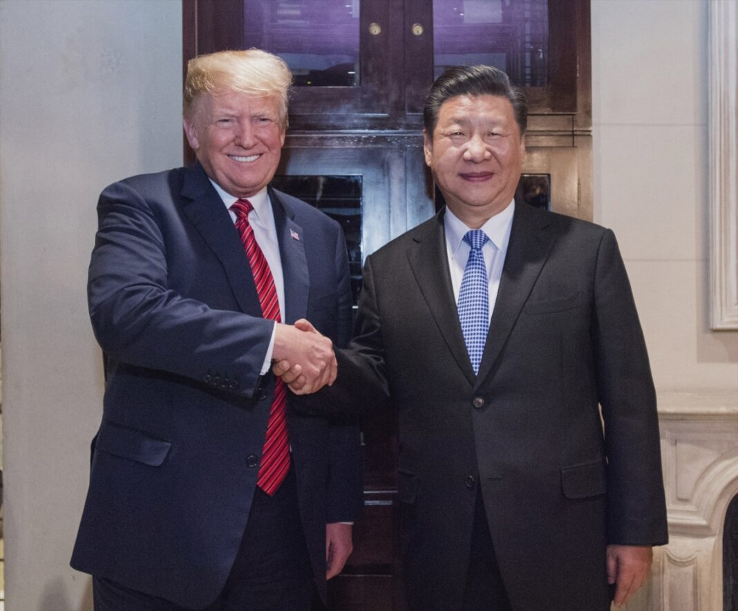 Trump dice que Xi lo ha invitado a visitar China tras charla telefónica 