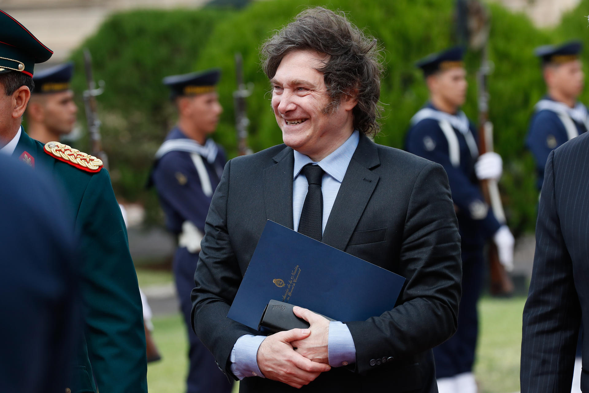 Milei inicia gira en la que se reunirá con León XIV, Meloni, Macron y Netanyahu