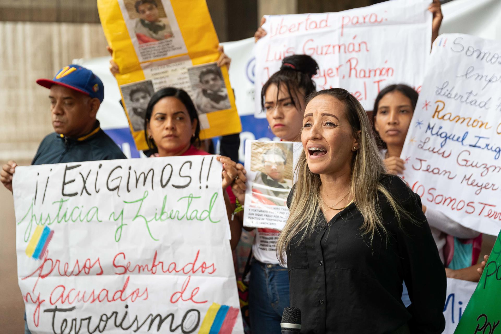 Colegio de periodistas pide liberación de activista venezolano detenido hace más de un año