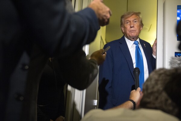 Trump exige rendición incondicional de Irán y advierte sobre posible acción militar