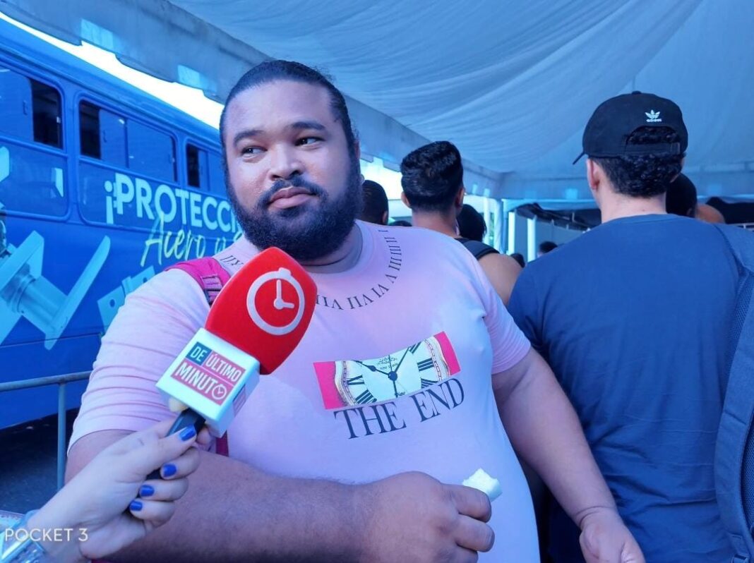 Usuarios del Metro de Santo Domingo muestran indignación en el primer día de cierre de estaciones