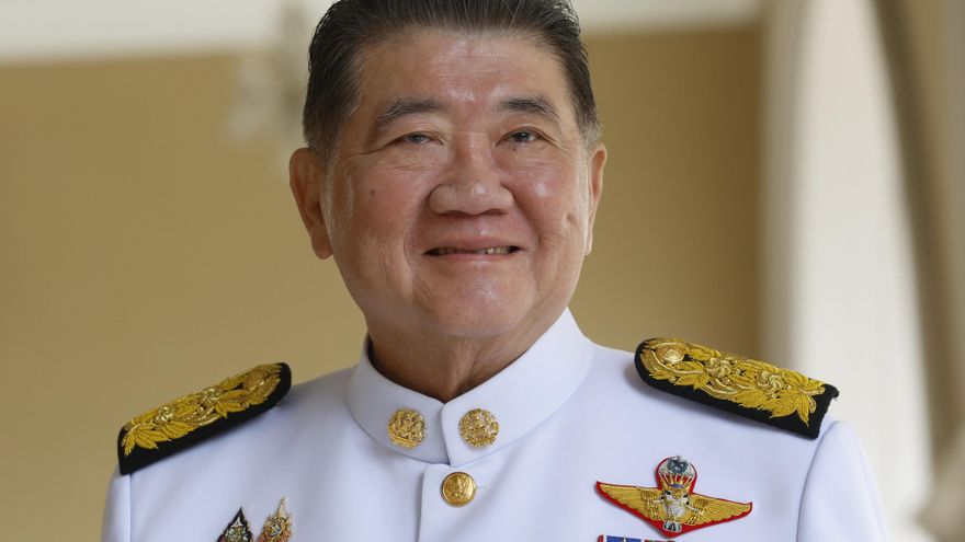 Tailandia nombra primer ministro interino al extitular de Defensa en plena crisis política