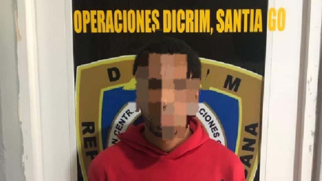 PN apresa a presunto implicado en violento asalto a mano armada en Santiago
