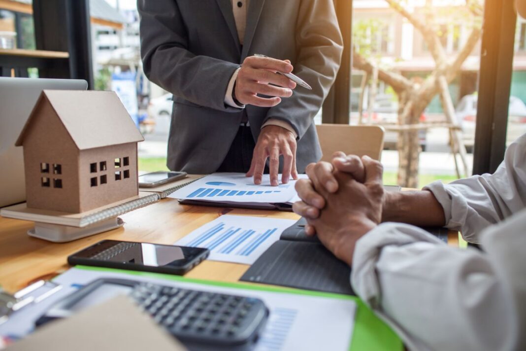 Agentes inmobiliarios.