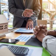 Agentes inmobiliarios.