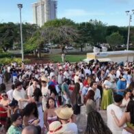 Miles de personas llegan al quinto concierto de Bad Bunny en el Coliseo de Puerto Rico