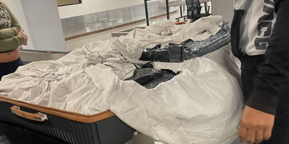DNCD detiene extranjera en el AILA con dos maletas llenas de presunta marihuana