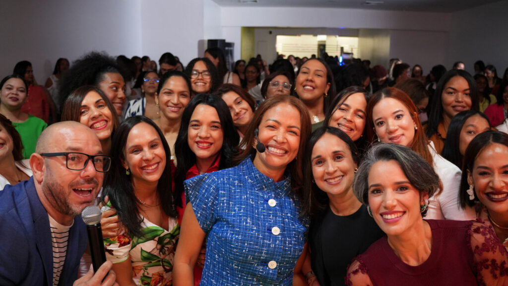 Conferencia “Si no te llega la oportunidad, créala”, reúne a 200 mujeres dominicanas - Noticias de hoy en República Dominicana | De Último Minuto