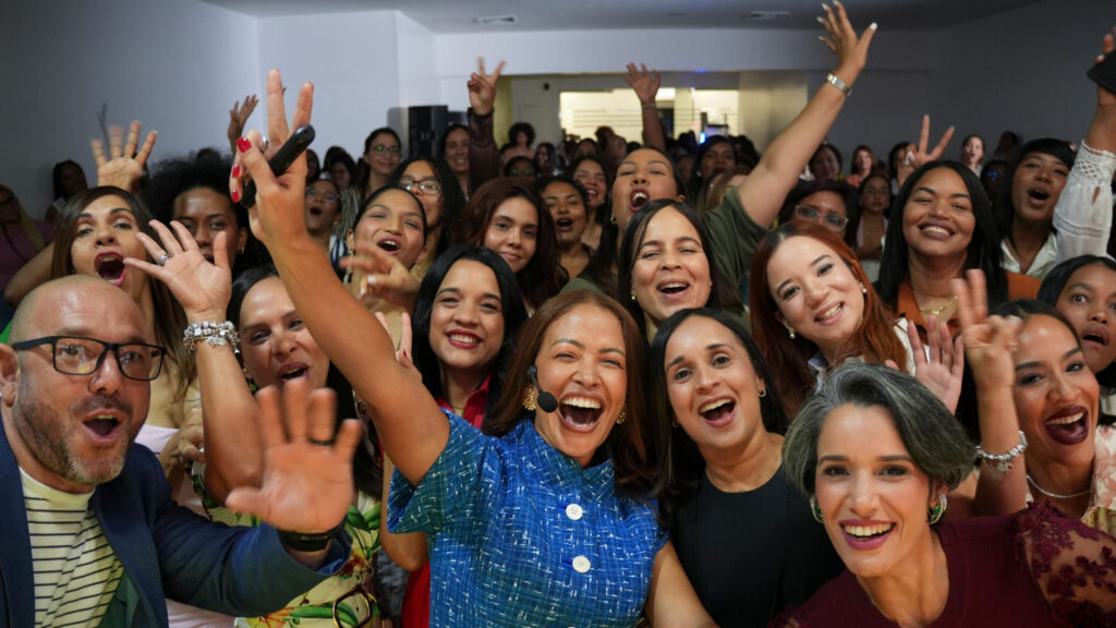 Conferencia “Si no te llega la oportunidad, créala”, reúne a 200 mujeres dominicanas - Noticias de hoy en República Dominicana | De Último Minuto