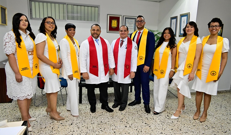 AIDC celebra graduación de especialistas en Cardiología
