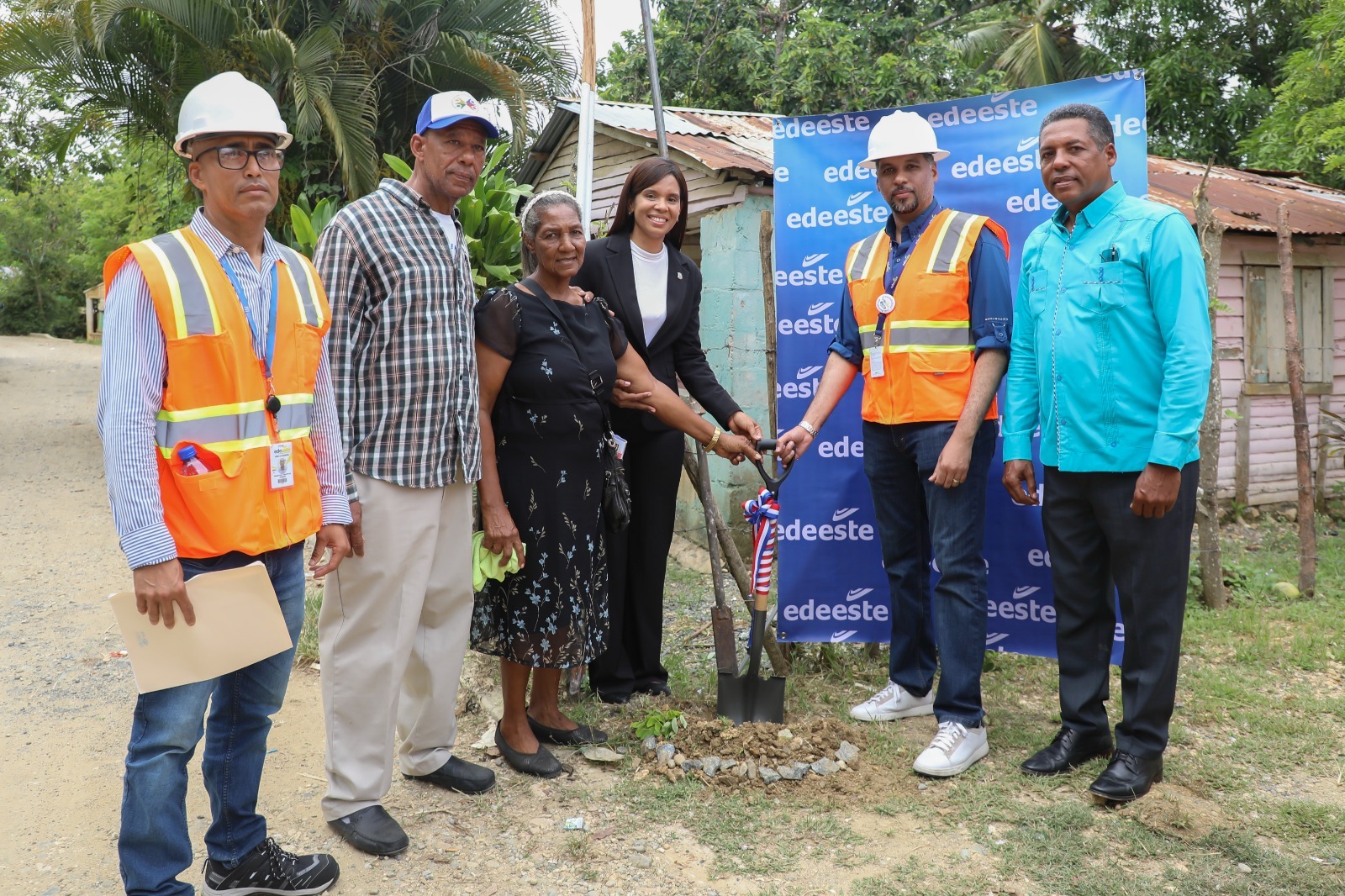 Edeeste inicia trabajos del Proyecto de Rehabilitación de Redes en sector Licey de Villa Mella