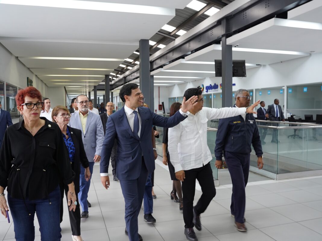 Autoridades supervisan funcionamiento de nueva Escuela de Bellas Artes en SDE