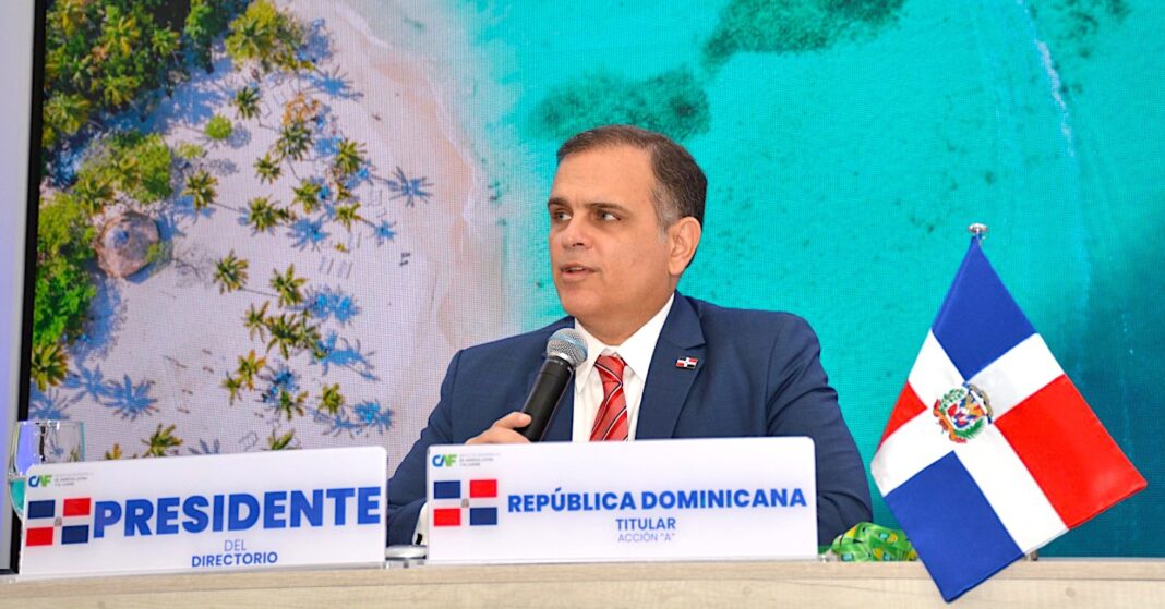 Ministro de Hacienda, Jochi Vicente, preside Asamblea de CAF en El Salvador.