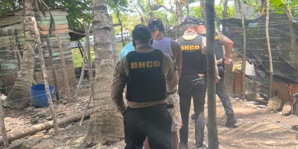 Apresan dos hombres por atacar agentes de la DNCD en Santiago