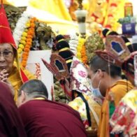 El Tíbet ruega por la larga vida del dalái lama en una ceremonia de alto voltaje político