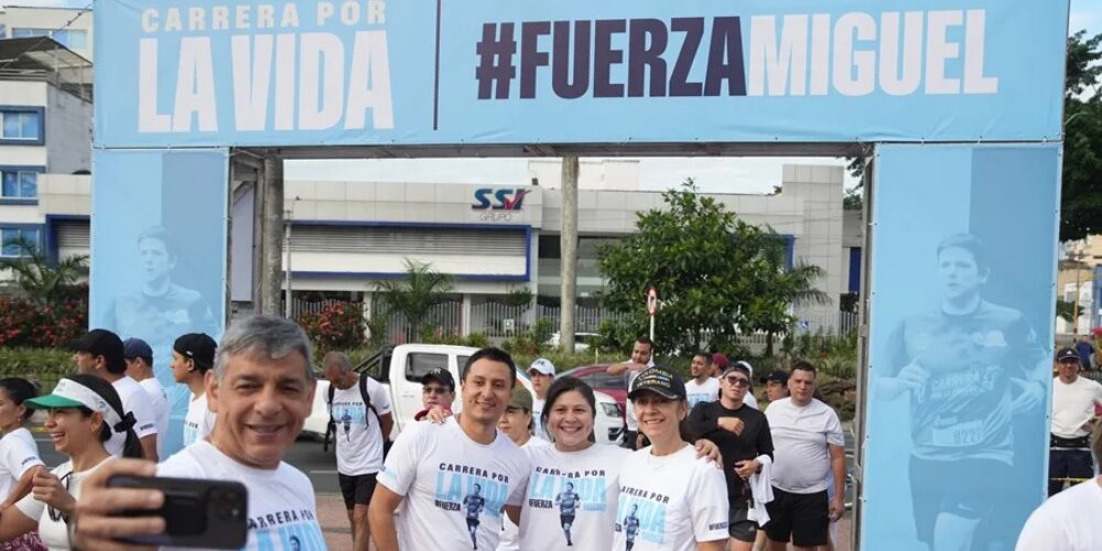 A un mes del atentado a Uribe Turbay, miles de colombianos participan en ‘Carrera por la vida’