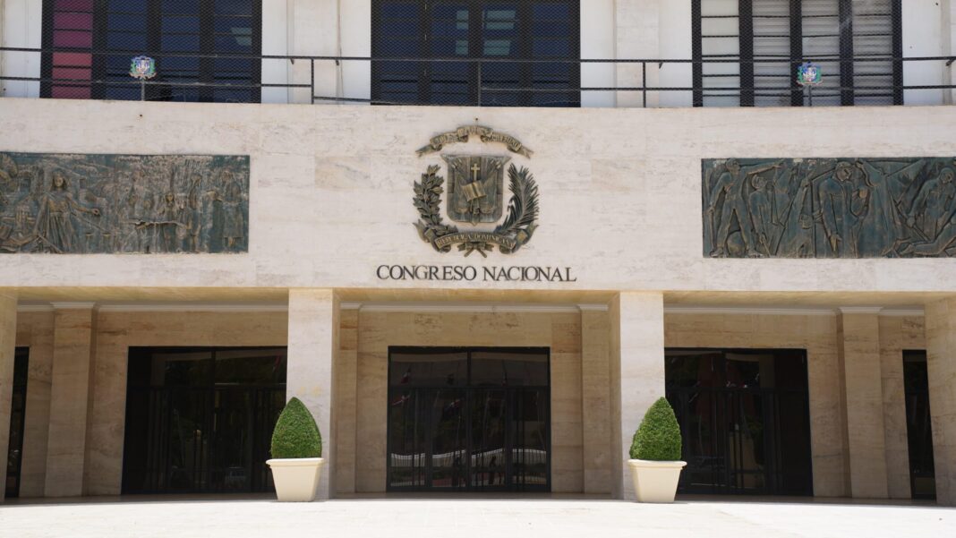 Legisladores reaccionan al aumento del 500% en gasto publicitario denunciado por Participación Ciudadana