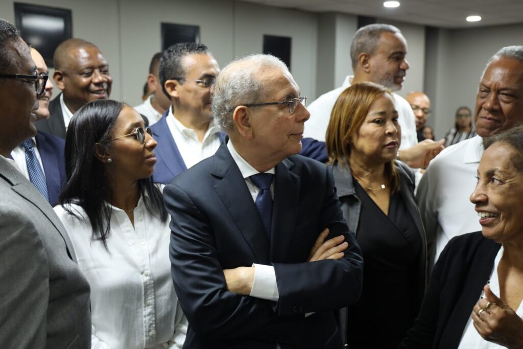Danilo Medina acude a dar el pésame por fallecimiento del dirigente Danilo Santos - Noticias de hoy en República Dominicana | De Último Minuto