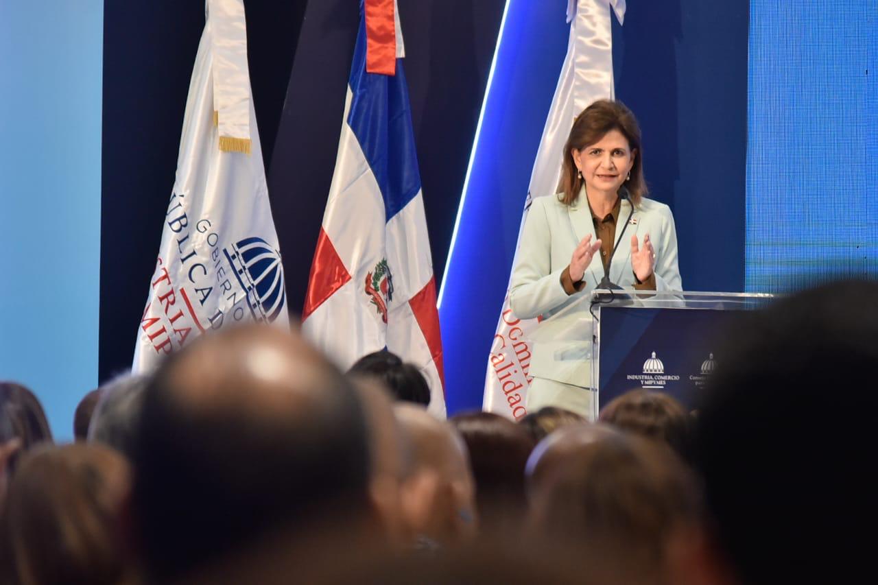 Raquel Peña afirma en Santiago: “En RD ya no solo producimos bien, ahora lo hacemos con más calidad”
