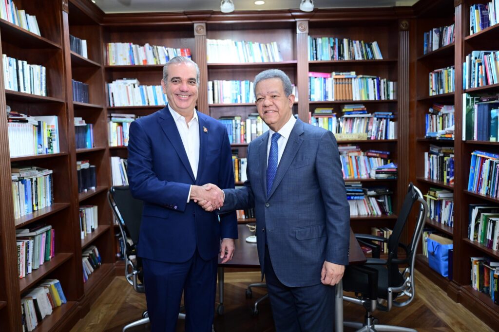 Abinader y Leonel Fernández se unen contra crisis haitiana: ¡Fronteras blindadas y mano de obra bajo la lupa!