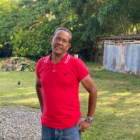 Regidor de Bayaguana denuncia robo de gallos y advierte que “hará justicia con sus propias manos”