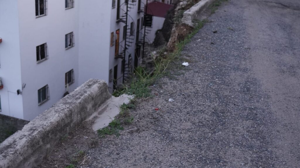 Residentes en Santa Clara, Manoguayabo, temen ocurra tragedia tras colapso de calle hace 6 años | 9 | Residentes en Santa Clara, Manoguayabo, temen ocurra tragedia tras colapso de calle hace 6 años - Noticias de hoy en República Dominicana | De Último Minuto